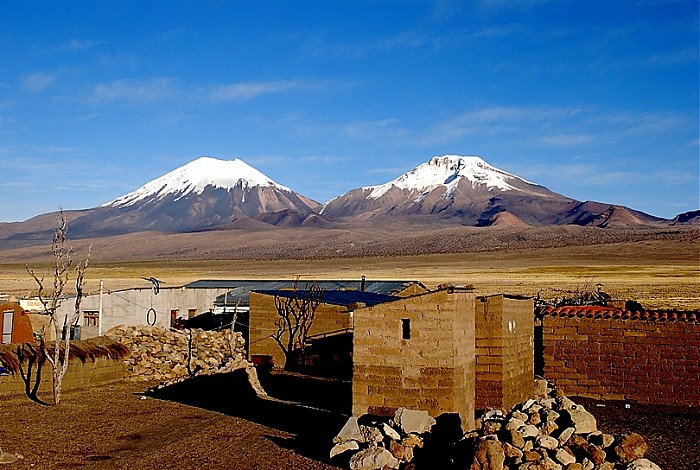 Pomerape i Parinacota widziane z wisoki Sajama